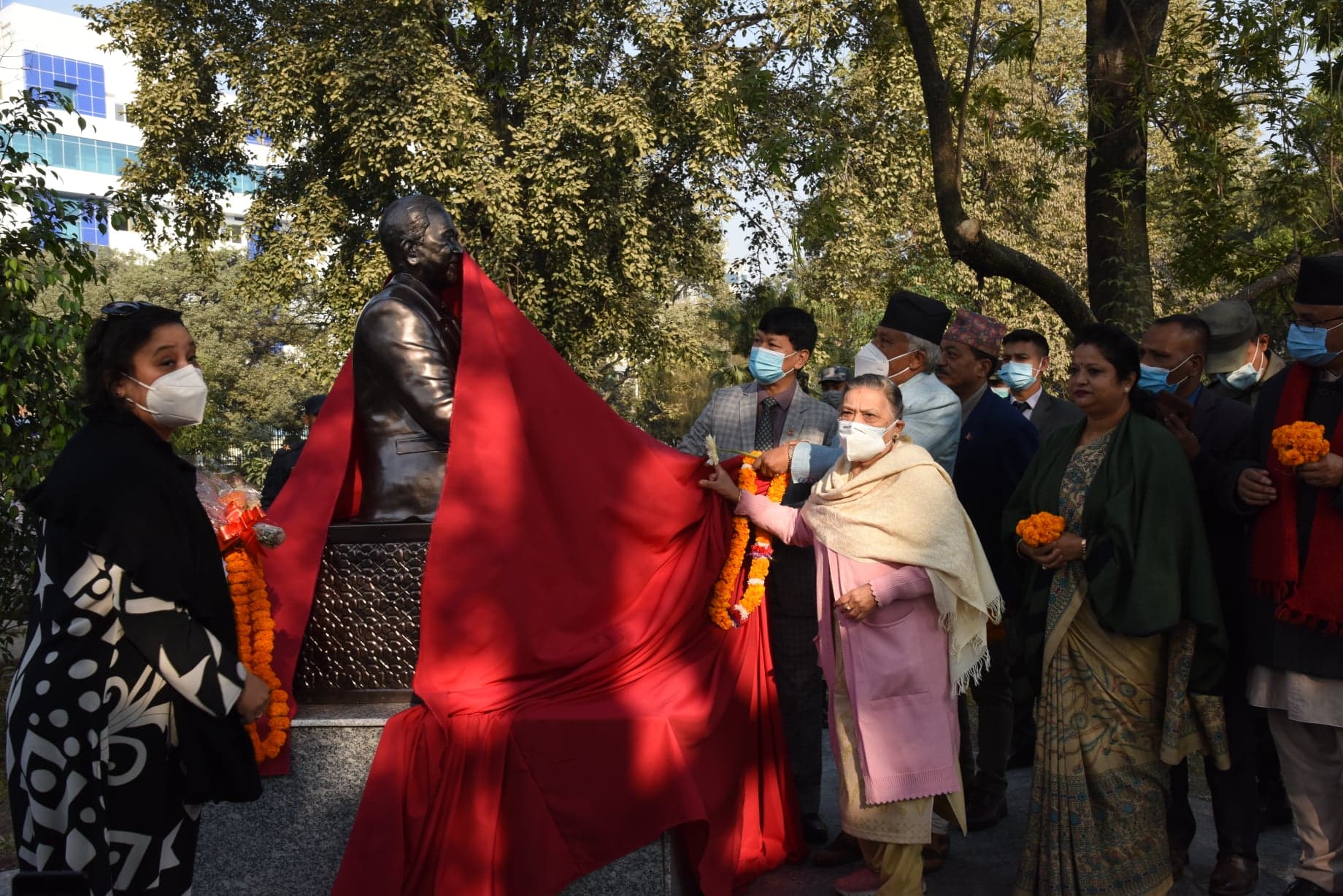 शंखधर उद्यानमा पद्यरत्न र शंखधर साख्वाको शालिक स्थापना