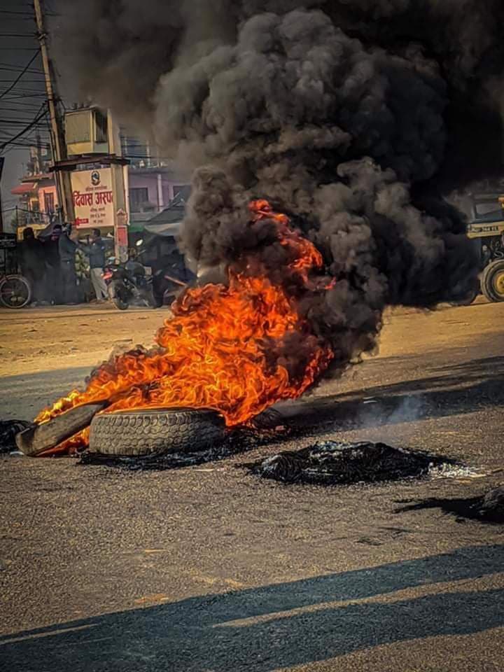 बर्दिबासमा तनाव, स्थिति नियन्त्रणमा लिन प्रहरीद्वारा गोली प्रहार
