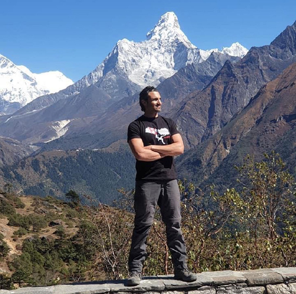 कतारका राजकुमारको टोलीद्वारा अमादब्लम हिमालको सफल आरोहण