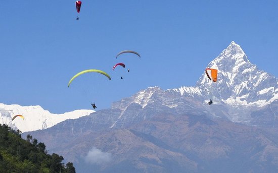 पोखरामा प्याराग्लाइडिङ दुर्घटनामा एकको मृत्यु, एक घाइते